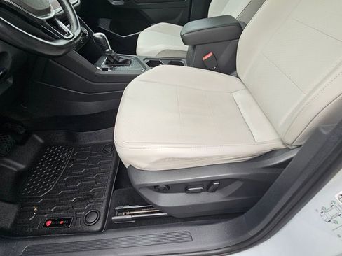 Used 2019 Volkswagen Tiguan SE w/ Panoramic Sunroof Package FWD image 15