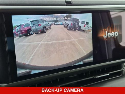 Used 2026 Jeep Wrangler Unlimited Sahara AWD/4WD image 27