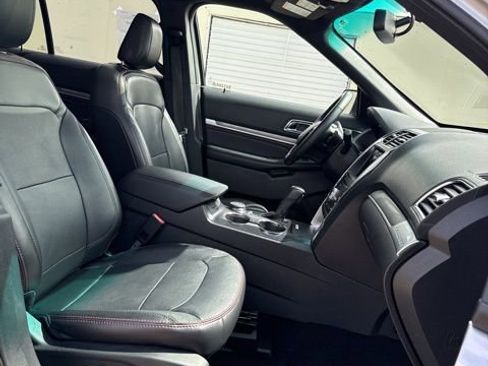 Used 2019 Ford Explorer Sport w/ Equipment Group 401A image 12