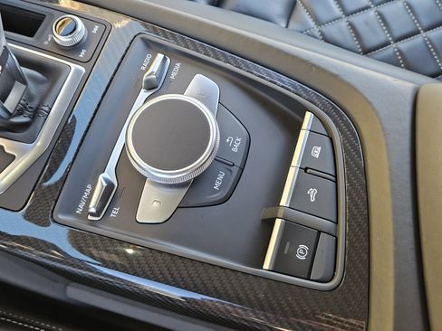 Used 2020 Audi R8 V10 w/ Carbon Exterior Package image 23