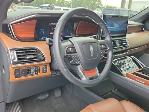 Used 2024 Lincoln Navigator Reserve AWD/4WD image 8
