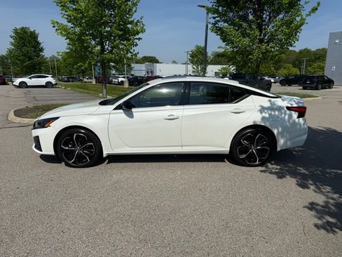 Used 2025 Nissan Altima 2.5 SR w/ SR Premium Package AWD/4WD image 8