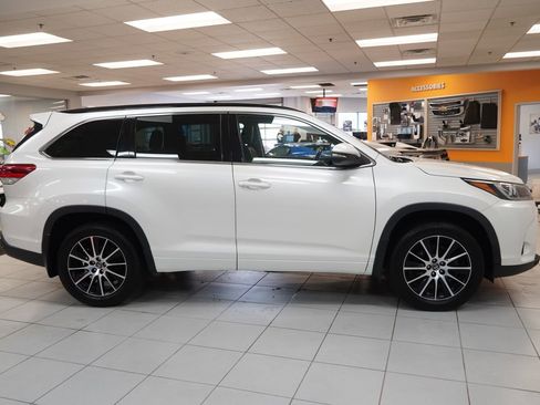 Used 2018 Toyota Highlander SE image 14