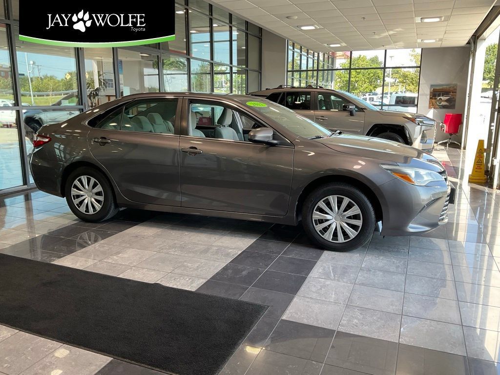 Used 2017 Toyota Camry LE FWD image 1