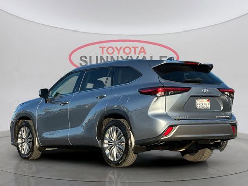 Used 2022 Toyota Highlander Platinum image 8