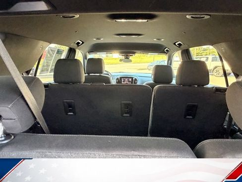 Used 2023 Chevrolet Traverse LT FWD image 12