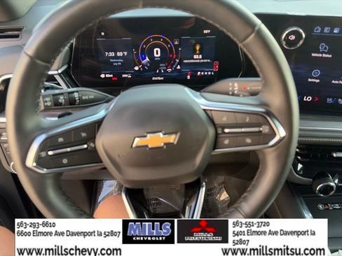 Used 2025 Chevrolet Suburban Premier AWD/4WD image 12