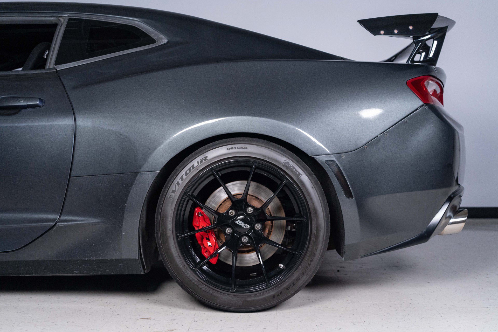 Used 2018 Chevrolet Camaro SS RWD image 10
