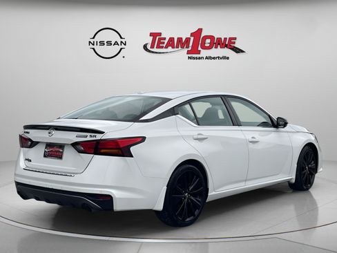 Used 2022 Nissan Altima 2.5 SR w/ Midnight Edition Package FWD image 8