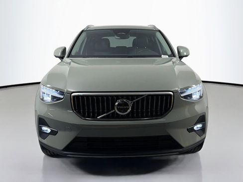 Certified 2025 Volvo XC40 B5 Plus image 2