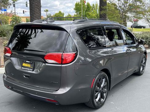 Used 2019 Chrysler Pacifica Limited w/ Advanced Safetytec Group FWD image 23