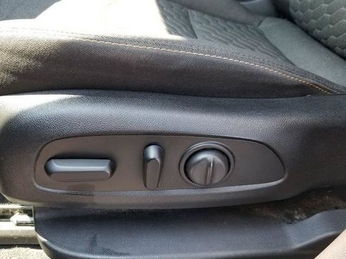 Used 2020 Chevrolet Equinox LT FWD image 14