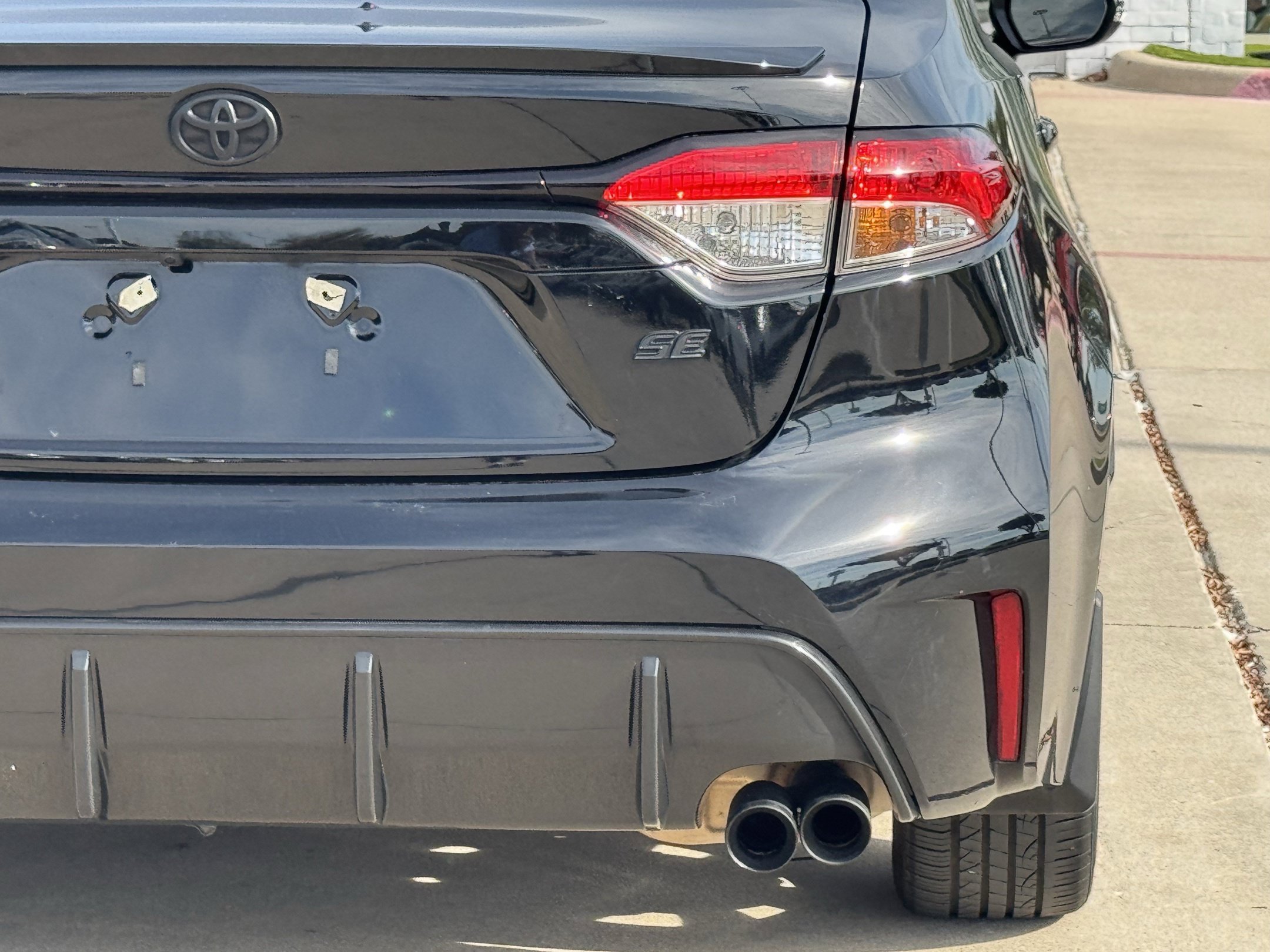 Used 2023 Toyota Corolla SE FWD image 7