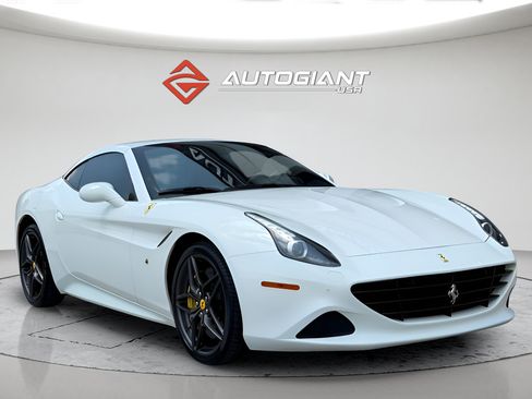 Used 2015 Ferrari California T RWD image 22