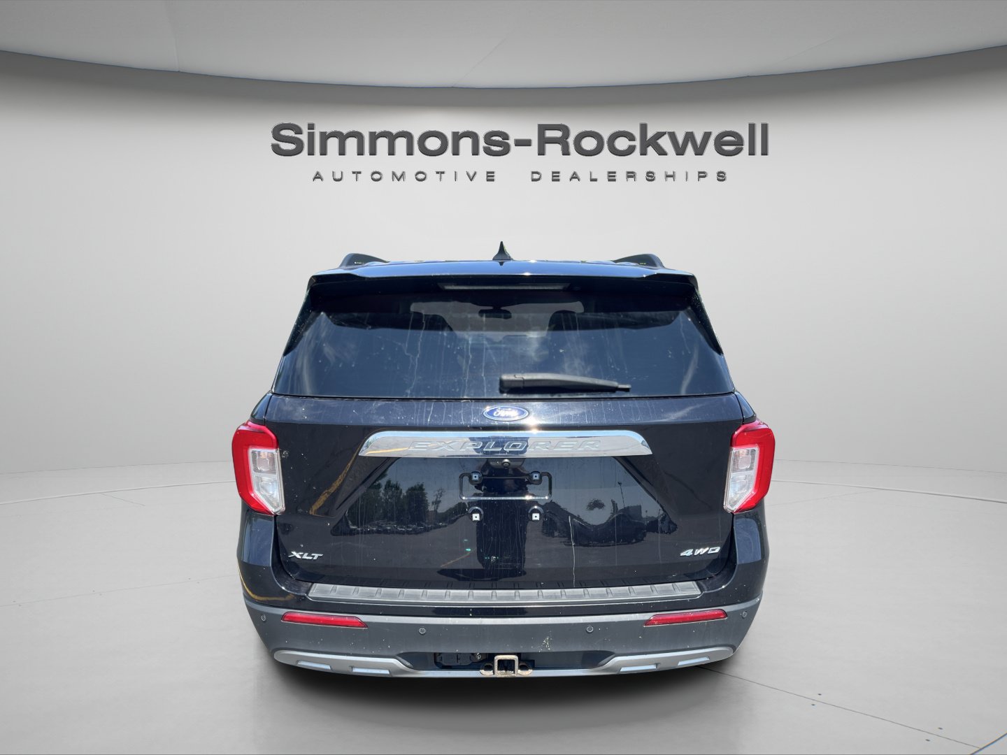 Used 2023 Ford Explorer XLT AWD/4WD image 4