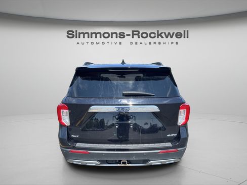 Used 2023 Ford Explorer XLT AWD/4WD image 4