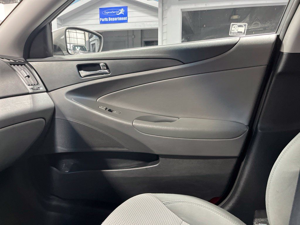 Used 2013 Hyundai Sonata GLS w/ Popular Equipment Pkg FWD image 19
