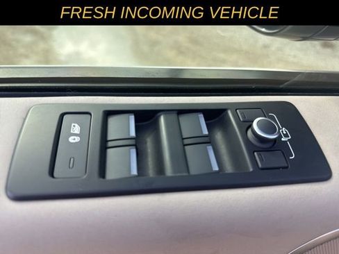 Used 2020 Land Rover Discovery SE image 13