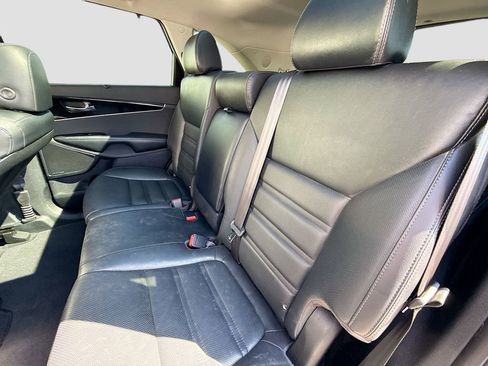 Used 2019 Kia Sorento SX image 25