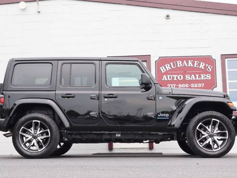Used 2024 Jeep Wrangler Unlimited w/ Convenience Group AWD/4WD image 1