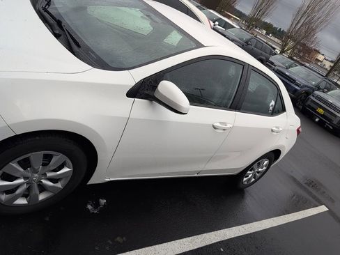 Used 2015 Toyota Corolla LE image 2