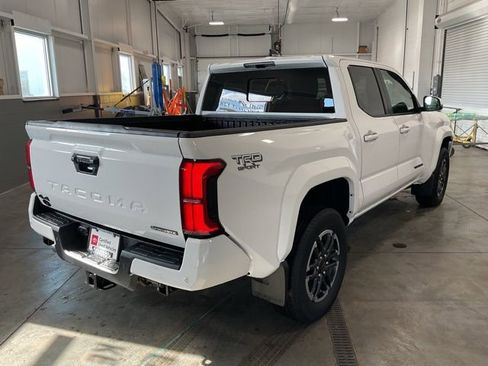 Used 2025 Toyota Tacoma TRD Sport w/ TRD Sport Upgrade Package image 6