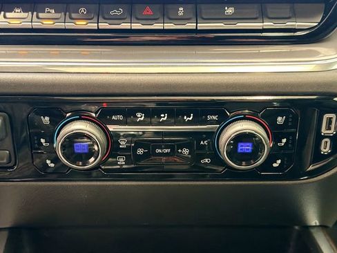 Used 2023 Chevrolet Silverado 1500 High Country w/ High Country Premium Package AWD/4WD image 16