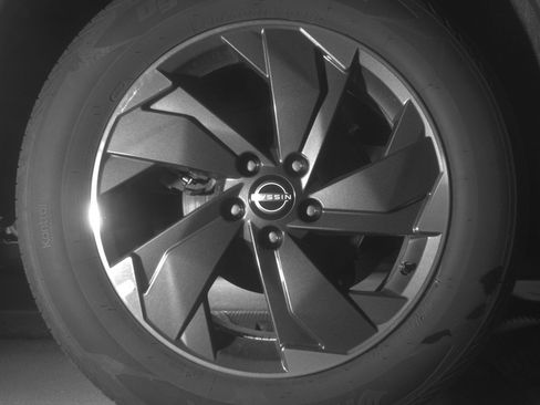 Used 2025 Nissan Rogue SV AWD/4WD image 14