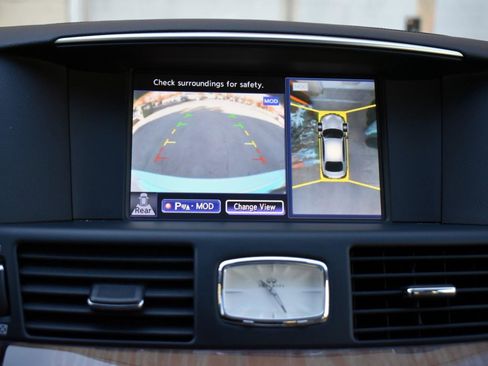 Used 2017 INFINITI Q70 L 3.7 w/ Deluxe Touring Package image 19