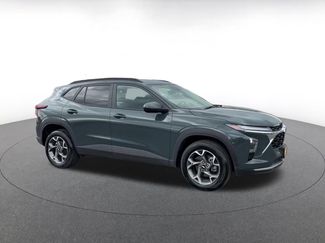 Used 2025 Chevrolet Trax LT FWD video 2