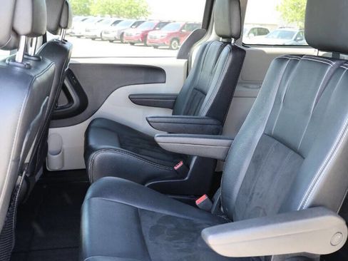 Used 2019 Dodge Grand Caravan SXT FWD image 18