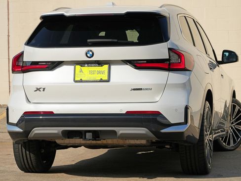 Used 2023 BMW X1 xDrive28i w/ Premium Package AWD/4WD image 4
