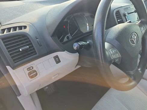 Used 2010 Toyota Venza FWD image 32