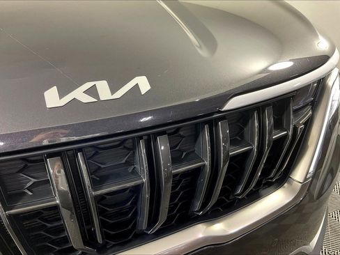 Used 2024 Kia Carnival EX FWD image 33