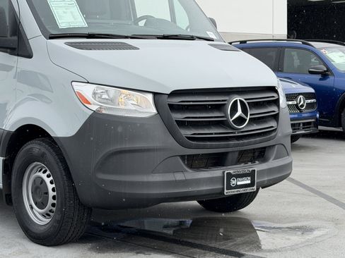 Used 2024 Mercedes-Benz Sprinter 2500 image 3