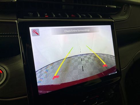 Used 2024 Jeep Grand Cherokee Limited w/ Black Appearance Package image 32