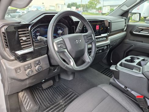 Used 2024 Chevrolet Silverado 1500 RST w/ Z71 Off-Road Package AWD/4WD image 10