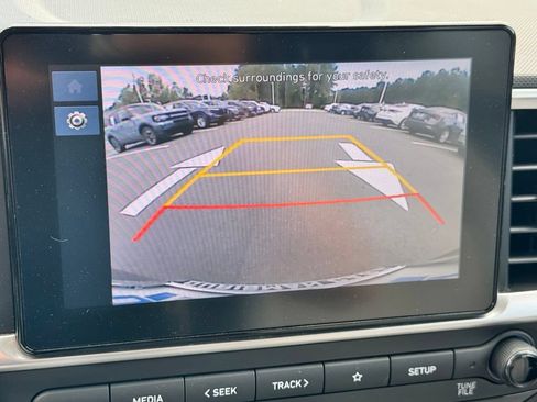 Used 2025 Hyundai Venue SEL FWD image 15
