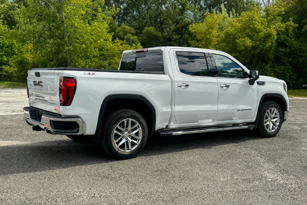 Used 2022 GMC Sierra 1500 SLT w/ SLT Premium Package AWD/4WD image 3