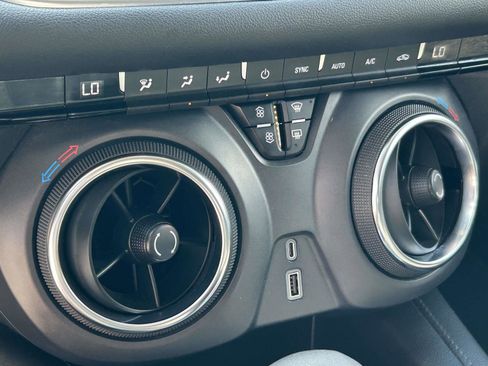 Used 2021 Chevrolet Blazer LT image 25