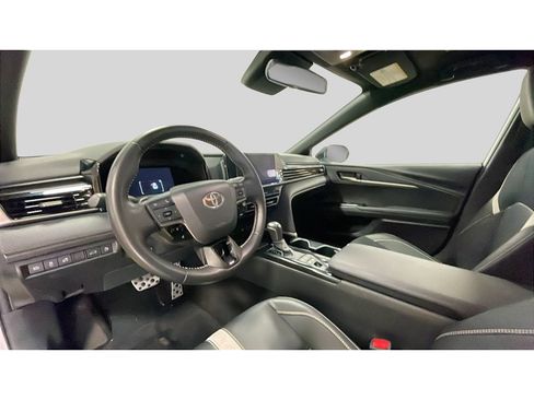Used 2025 Toyota Camry SE FWD image 12