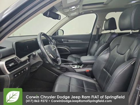 Used 2024 Kia Telluride EX w/ EX Captain's Chair Package FWD image 18