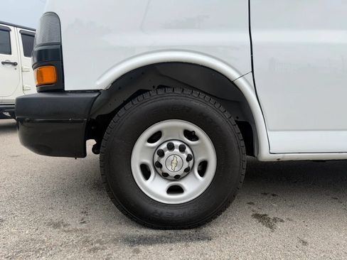 Used 2022 Chevrolet Express 3500 Extended w/ Driver Convenience Package RWD image 22
