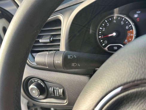 Used 2022 Jeep Renegade Latitude image 20