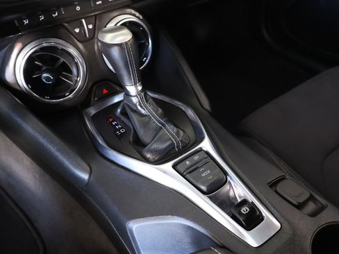 Used 2020 Chevrolet Camaro LT image 7