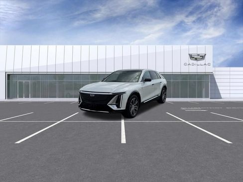 Certified 2024 Cadillac Lyriq Luxury AWD/4WD image 6