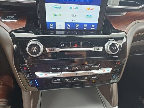 Used 2023 Ford Explorer King Ranch w/ Technology Package AWD/4WD image 19