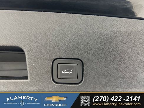 Used 2025 Chevrolet Traverse LT image 20