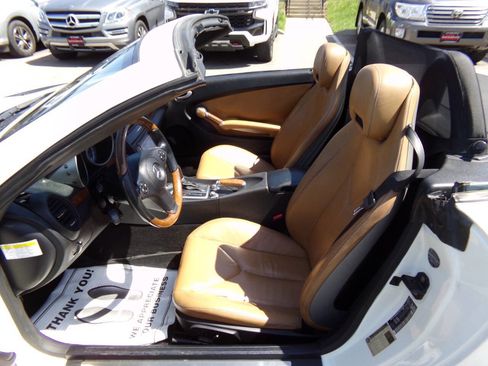 Used 2011 Mercedes-Benz SLK 300 image 10