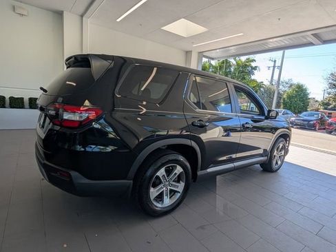 Used 2023 Honda Pilot EX-L image 12